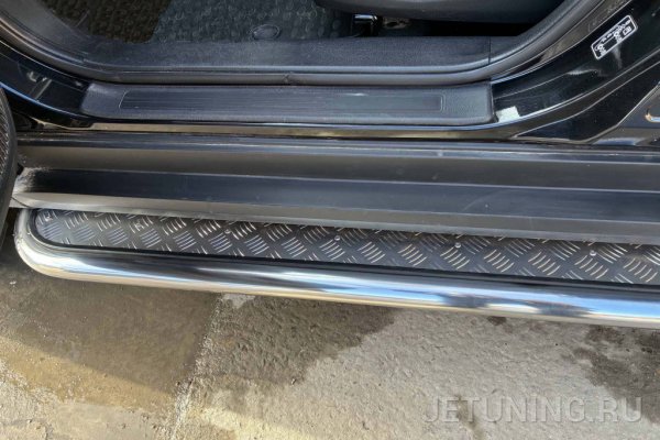 Пороги трубы с алюминиевым листом на HAVAL M6