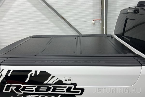 Крышка на кузов RAM 1500 с RAMBOX серая рейка