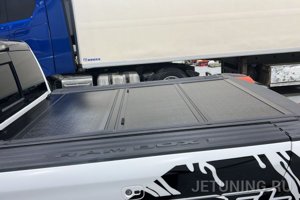 Крышка на кузов RAM 1500 с RAMBOX серая рейка