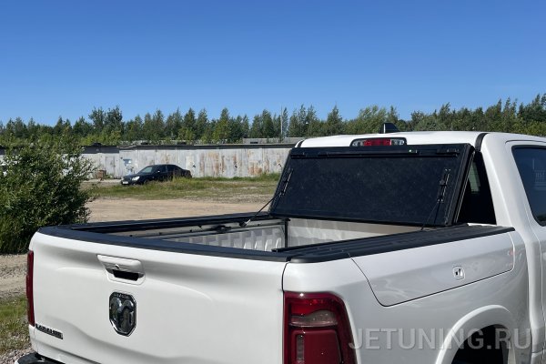Крышка на кузов RAM 1500 с RAMBOX серая рейка